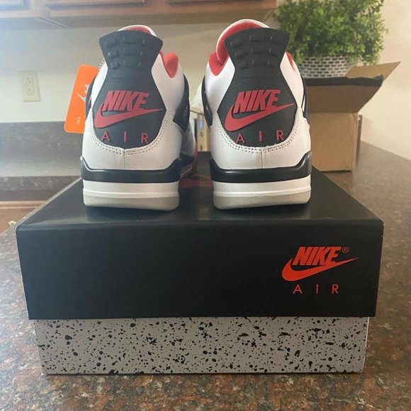 Athletic_Shoes